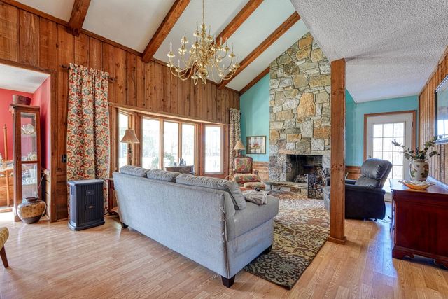 177 Rubin Thorne Rd, Campobello, SC 29322