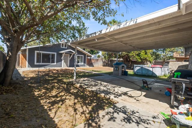 6904 Cedarcrest Avenue, Bakersfield, CA 93308