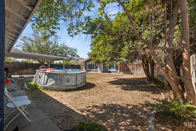 6904 Cedarcrest Avenue, Bakersfield, CA 93308