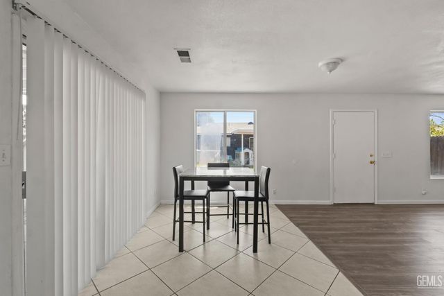 6904 Cedarcrest Avenue, Bakersfield, CA 93308
