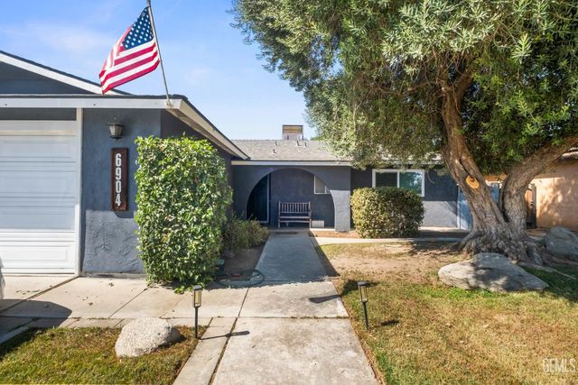 6904 Cedarcrest Avenue, Bakersfield, CA 93308
