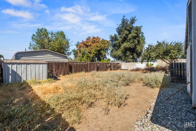 6904 Cedarcrest Avenue, Bakersfield, CA 93308