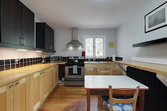 2 Summer Street B, Newport, RI 02840