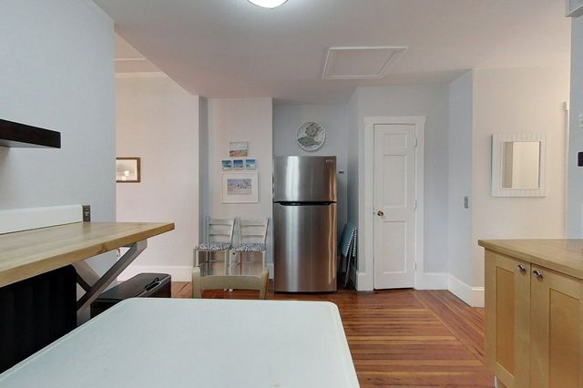 2 Summer Street B, Newport, RI 02840
