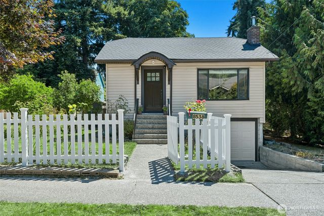 8538 Ashworth Avenue N, Seattle, WA 98103
