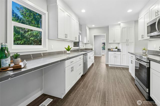 8538 Ashworth Avenue N, Seattle, WA 98103