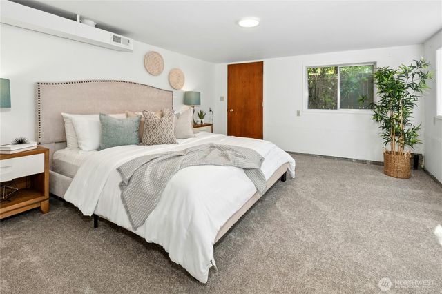 8538 Ashworth Avenue N, Seattle, WA 98103