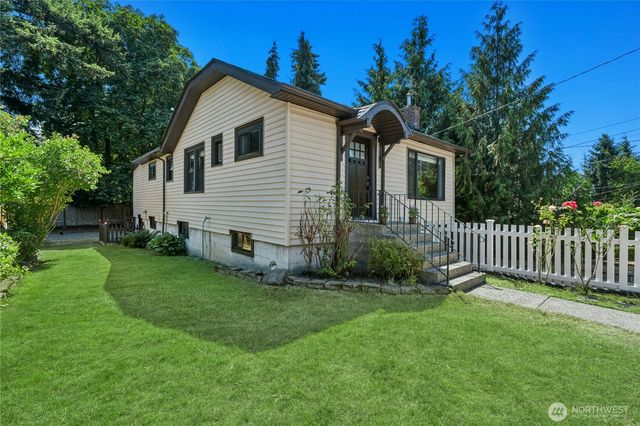 8538 Ashworth Avenue N, Seattle, WA 98103