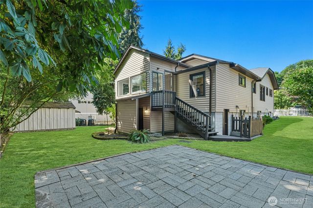 8538 Ashworth Avenue N, Seattle, WA 98103
