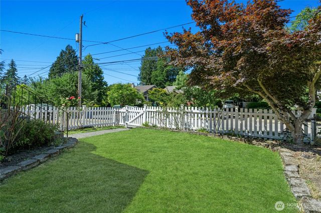 8538 Ashworth Avenue N, Seattle, WA 98103