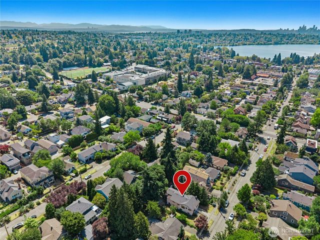 8538 Ashworth Avenue N, Seattle, WA 98103