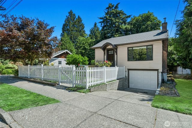 8538 Ashworth Avenue N, Seattle, WA 98103
