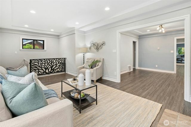 8538 Ashworth Avenue N, Seattle, WA 98103