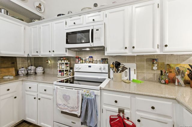 3817 HUNTERS GLN, Schertz, TX 78108