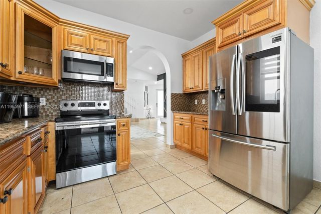 2328 NE 37th Ter, Homestead, FL 33033