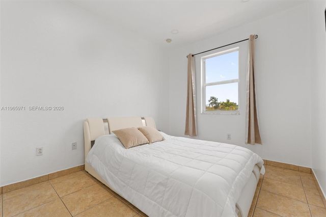 2328 NE 37th Ter, Homestead, FL 33033