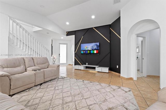 2328 NE 37th Ter, Homestead, FL 33033