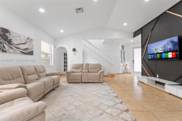 2328 NE 37th Ter, Homestead, FL 33033