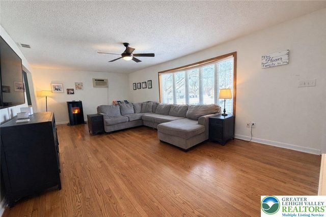 1060 Arbor Lane, Slatington Boro, PA 18080