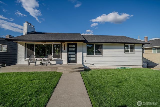 7716 S Mission Drive, Seattle, WA 98178