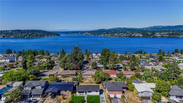 7716 S Mission Drive, Seattle, WA 98178