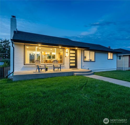 7716 S Mission Drive, Seattle, WA 98178