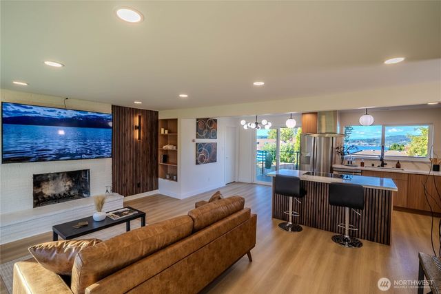 7716 S Mission Drive, Seattle, WA 98178