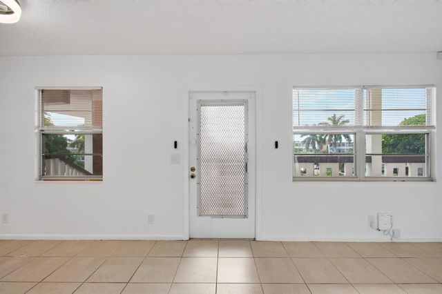 4028 Hythe B, Boca Raton, FL 33434