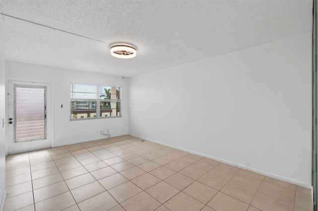 4028 Hythe B, Boca Raton, FL 33434