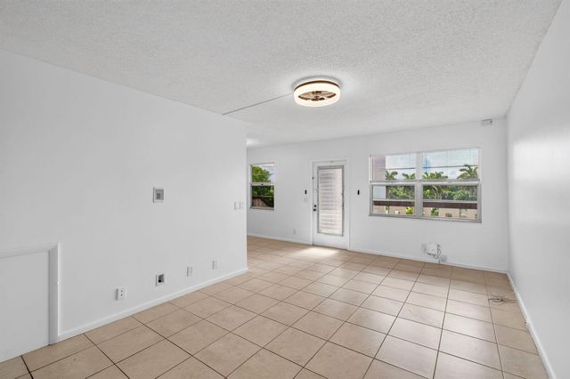4028 Hythe B, Boca Raton, FL 33434
