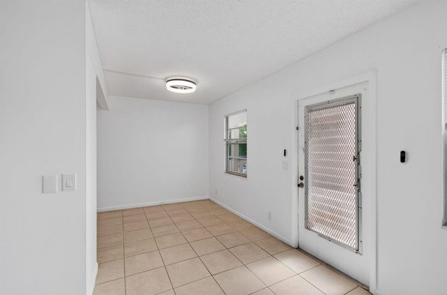4028 Hythe B, Boca Raton, FL 33434