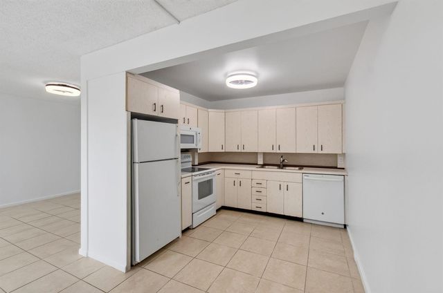 4028 Hythe B, Boca Raton, FL 33434
