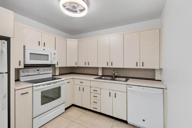 4028 Hythe B, Boca Raton, FL 33434