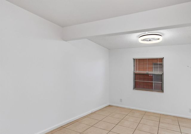 4028 Hythe B, Boca Raton, FL 33434