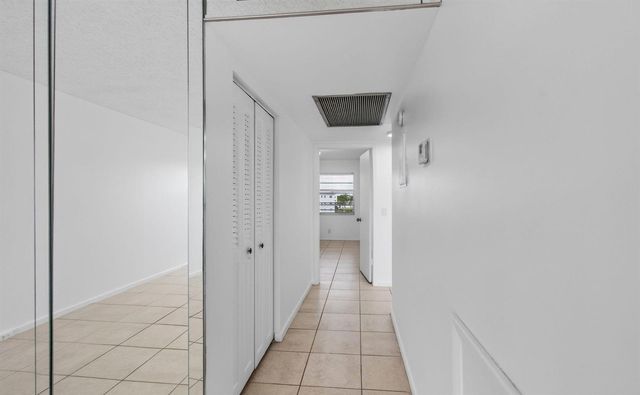 4028 Hythe B, Boca Raton, FL 33434