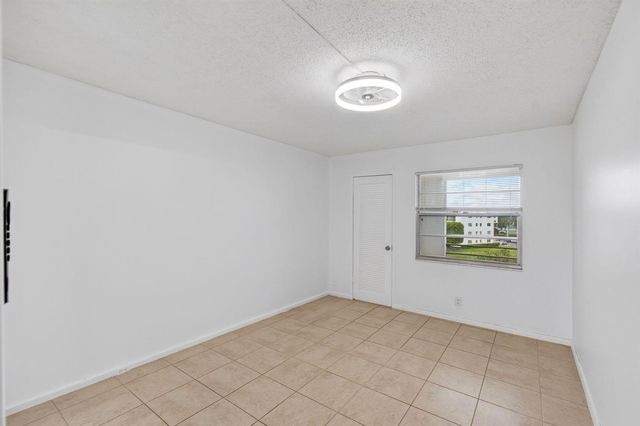 4028 Hythe B, Boca Raton, FL 33434