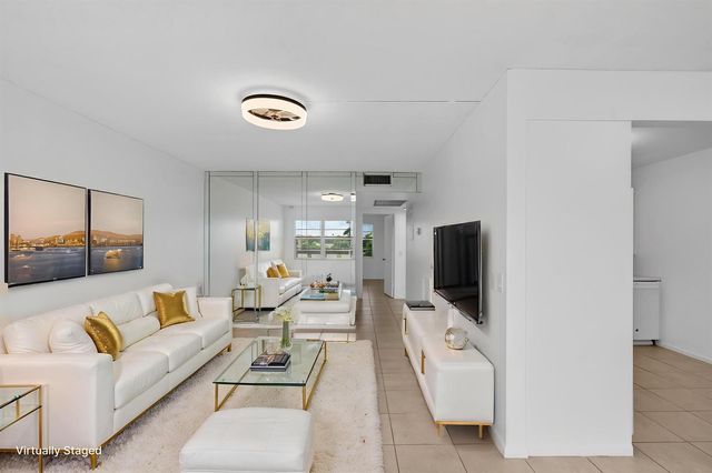 4028 Hythe B, Boca Raton, FL 33434
