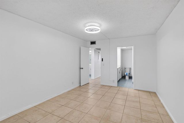 4028 Hythe B, Boca Raton, FL 33434
