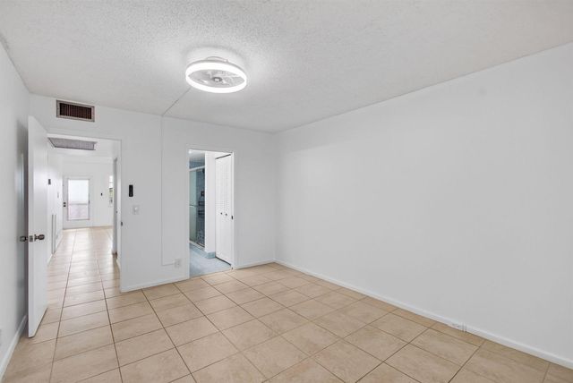 4028 Hythe B, Boca Raton, FL 33434