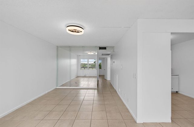 4028 Hythe B, Boca Raton, FL 33434