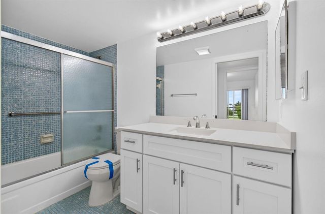 4028 Hythe B, Boca Raton, FL 33434