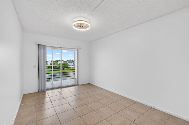 4028 Hythe B, Boca Raton, FL 33434