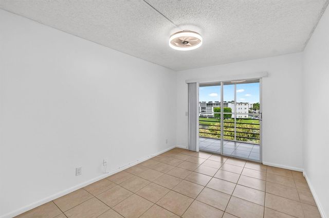 4028 Hythe B, Boca Raton, FL 33434