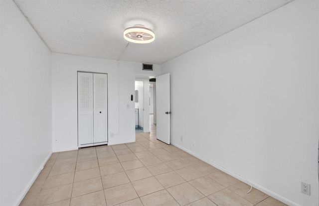 4028 Hythe B, Boca Raton, FL 33434