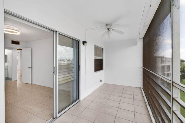 4028 Hythe B, Boca Raton, FL 33434