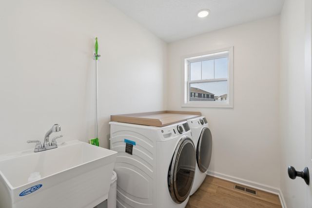 6615 Bluestem Way, Excelsior, MN 55331