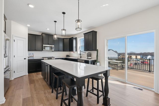 6615 Bluestem Way, Excelsior, MN 55331