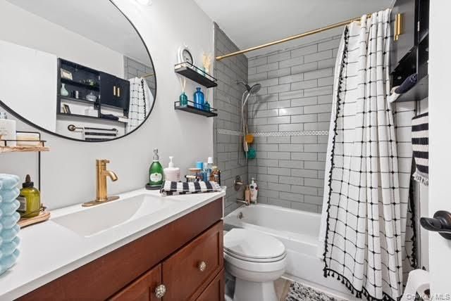 231 Springmeadow Drive D, Holbrook, NY 11741