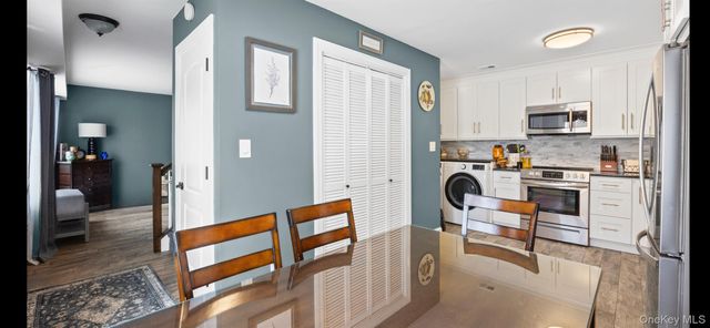 231 Springmeadow Drive D, Holbrook, NY 11741