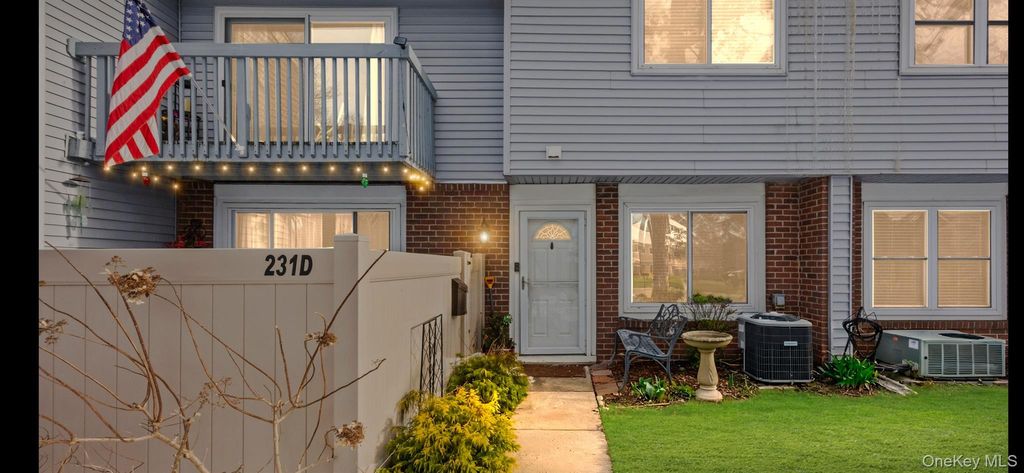 231 Springmeadow Drive D, Holbrook, NY 11741